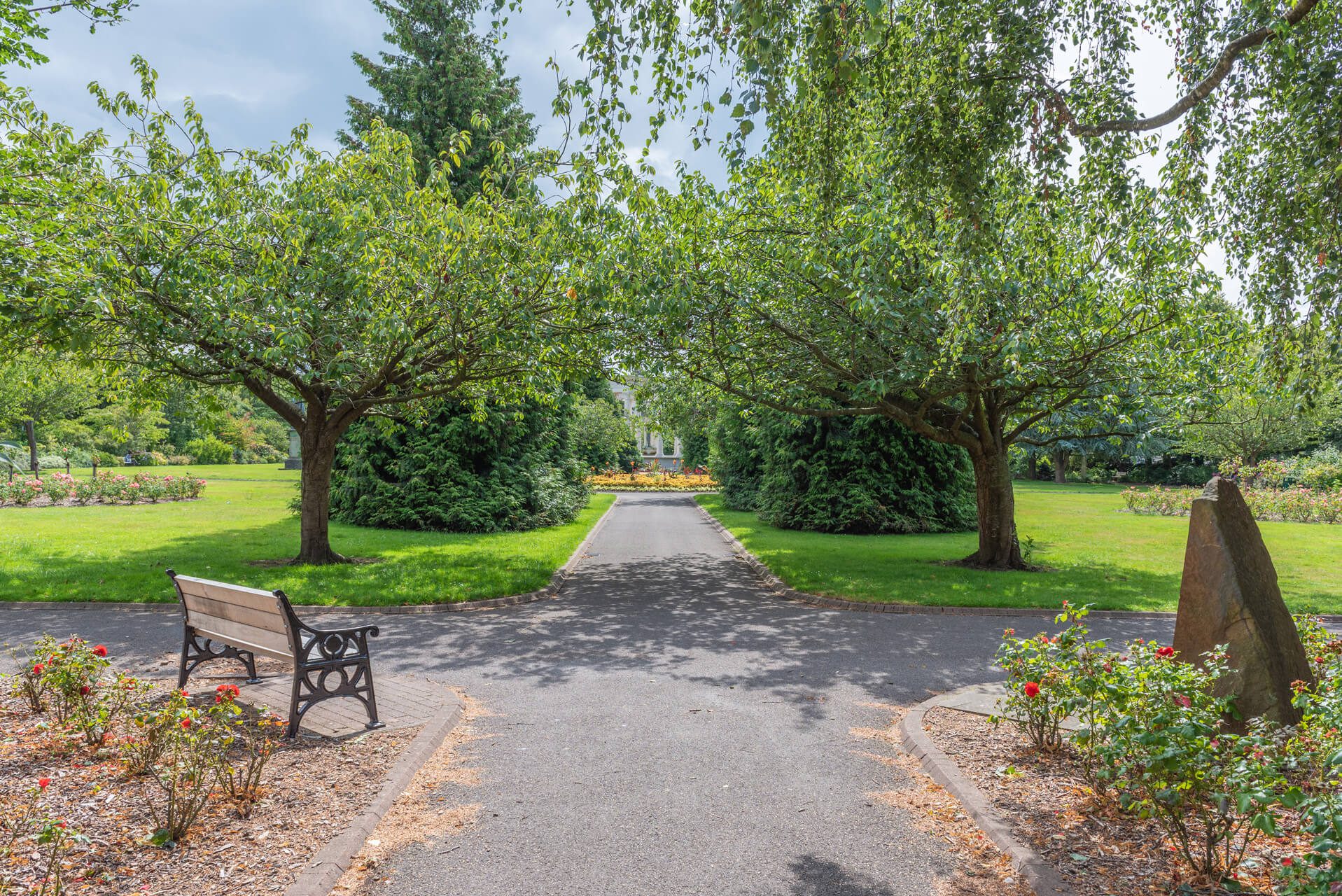 Image of the walkway and greenery in Alexandra Gardens