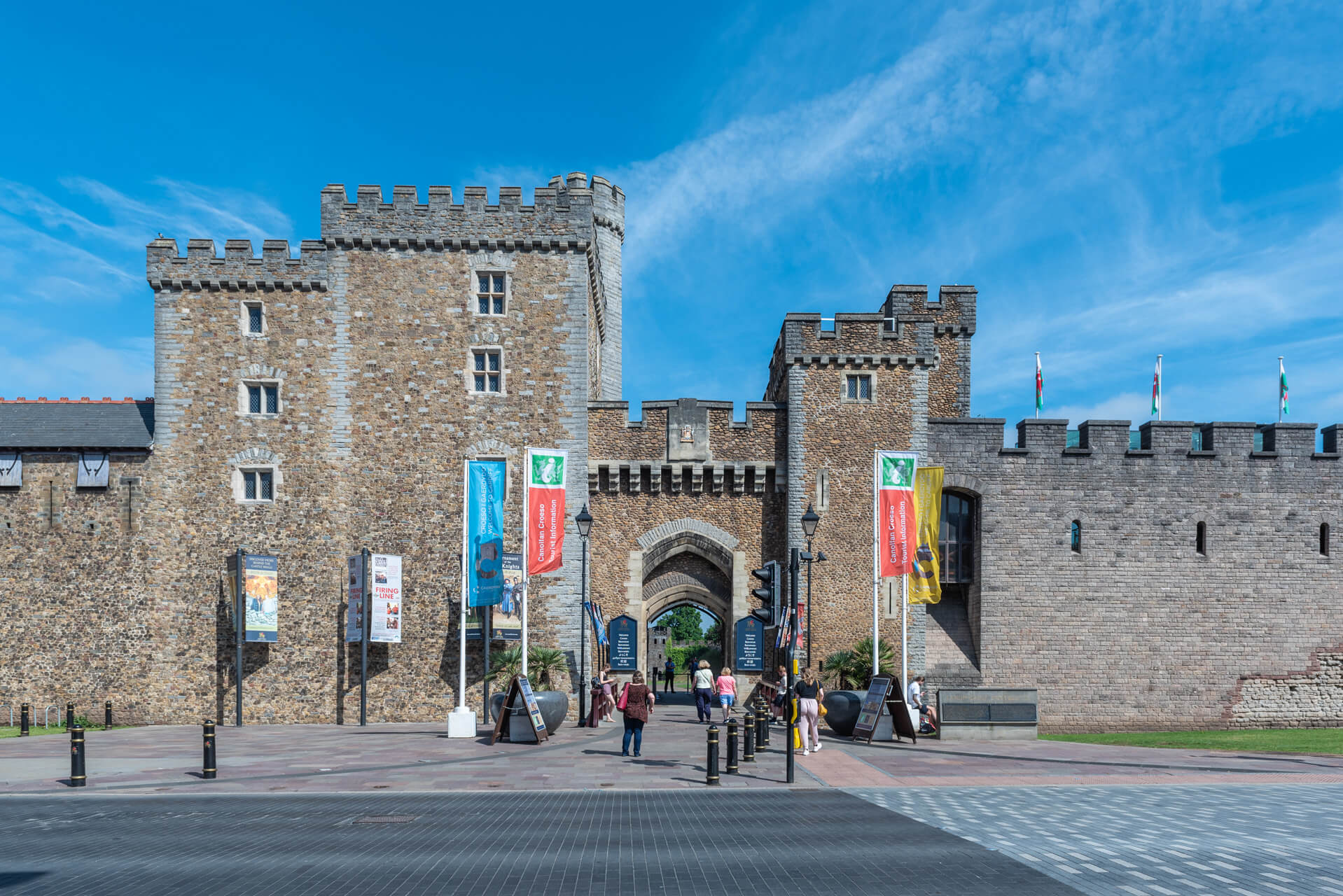 Image of the entrance to Cardiff Castle