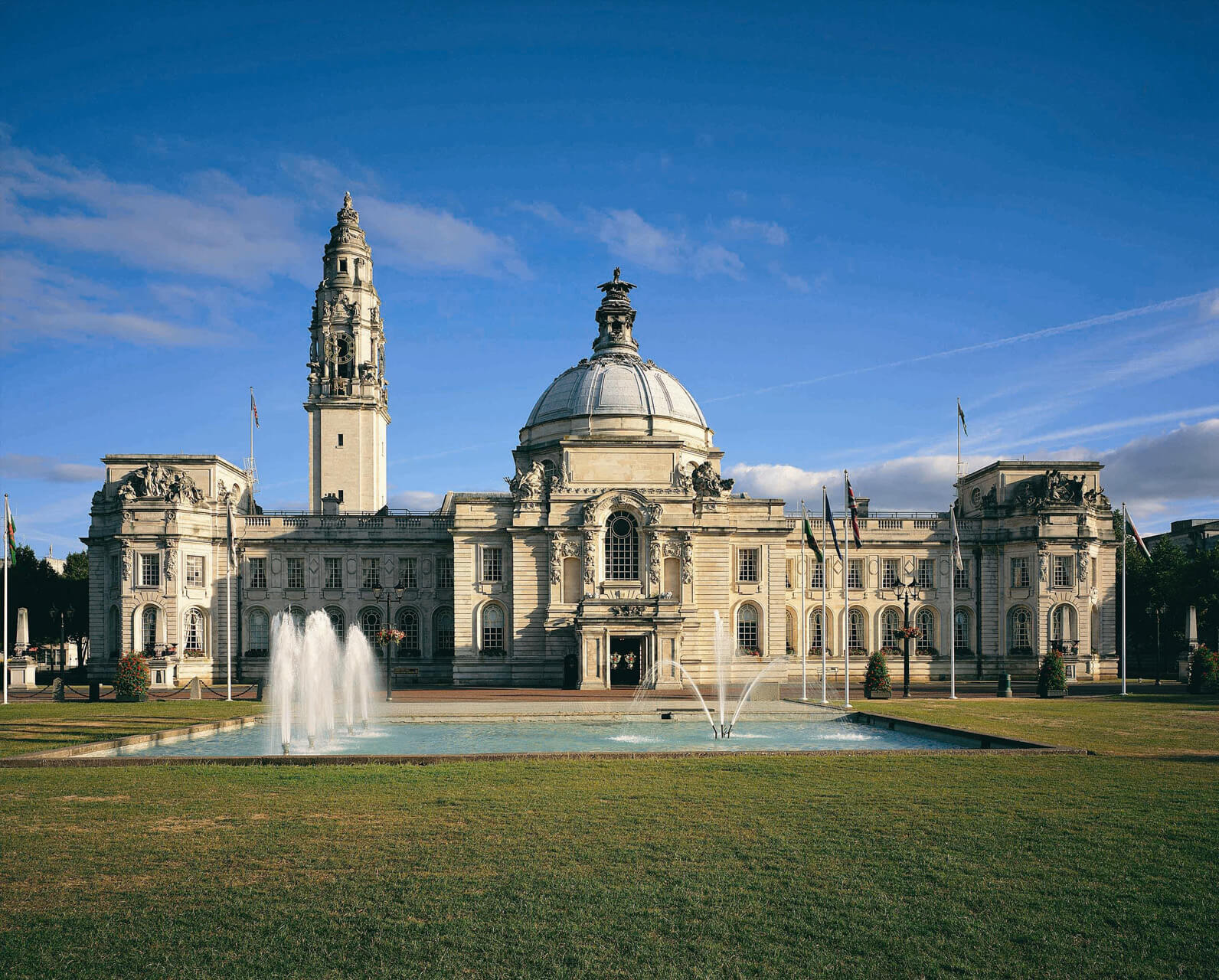 Image of the exterior of City Hall and its ornamental fountains